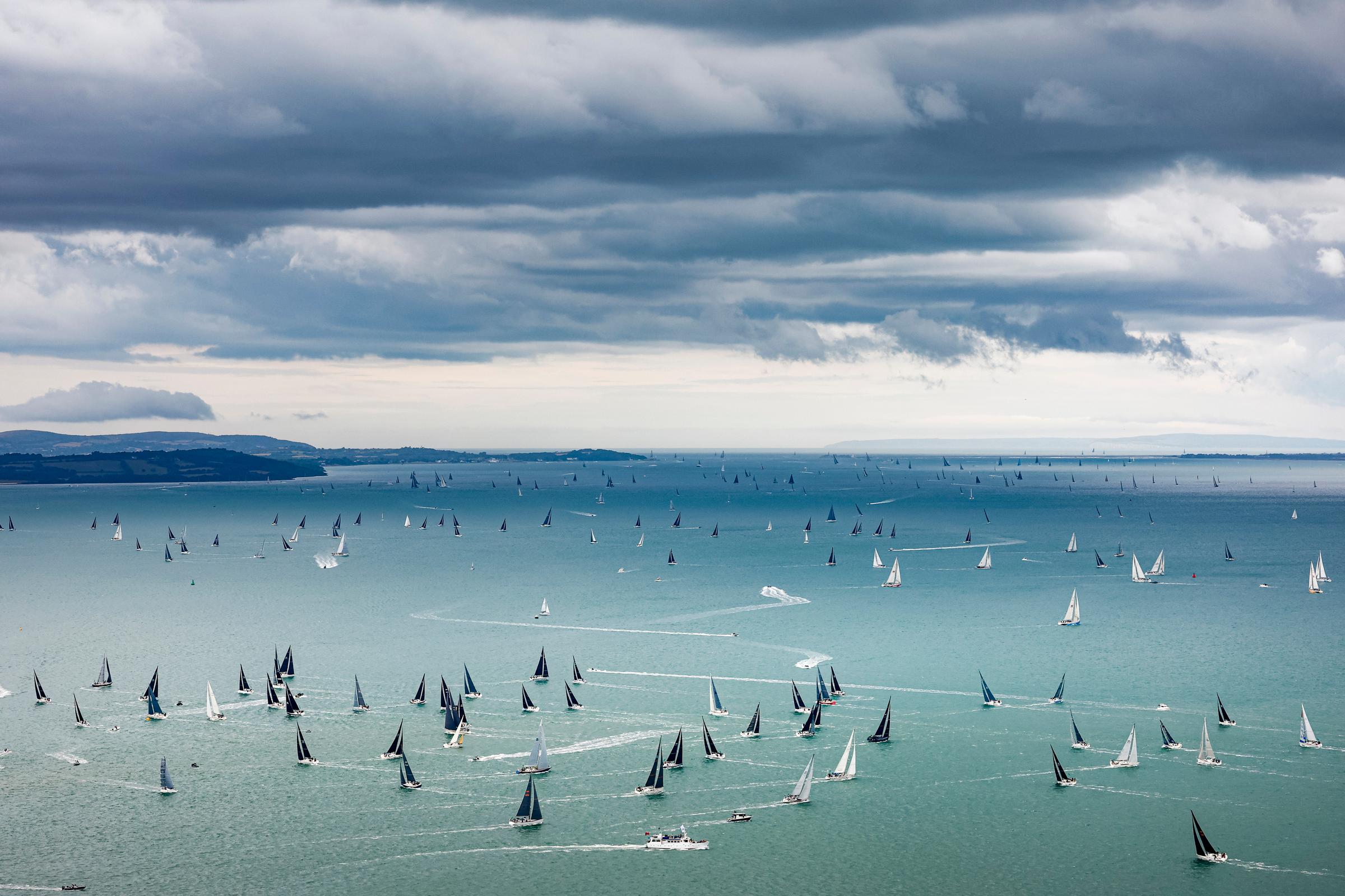 La Rolex Fastnet Race célèbre son centenaire avec un départ d’anthologie