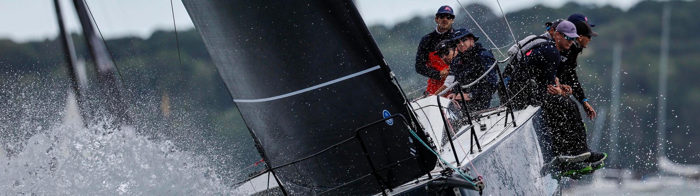 Ed Bell's Dawn Treader are enjoying a battle with fellow JPK 1180s © Paul Wyeth/www.pwpictures.com