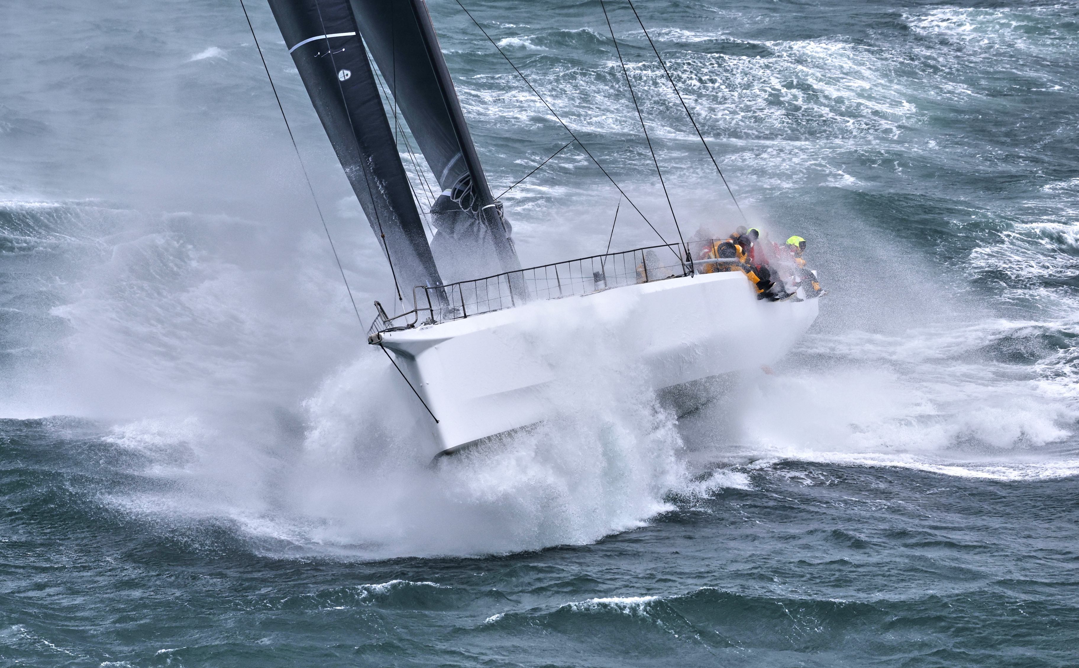 Conditions drop in the Rolex Fastnet Race fleet