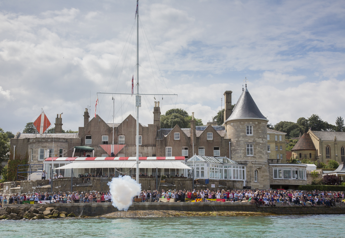 The guns of the Royal Yacht Squadron signal the start of the iconic Rolex Fastnet Race. Credit: ROLEX/Daniel Forster 