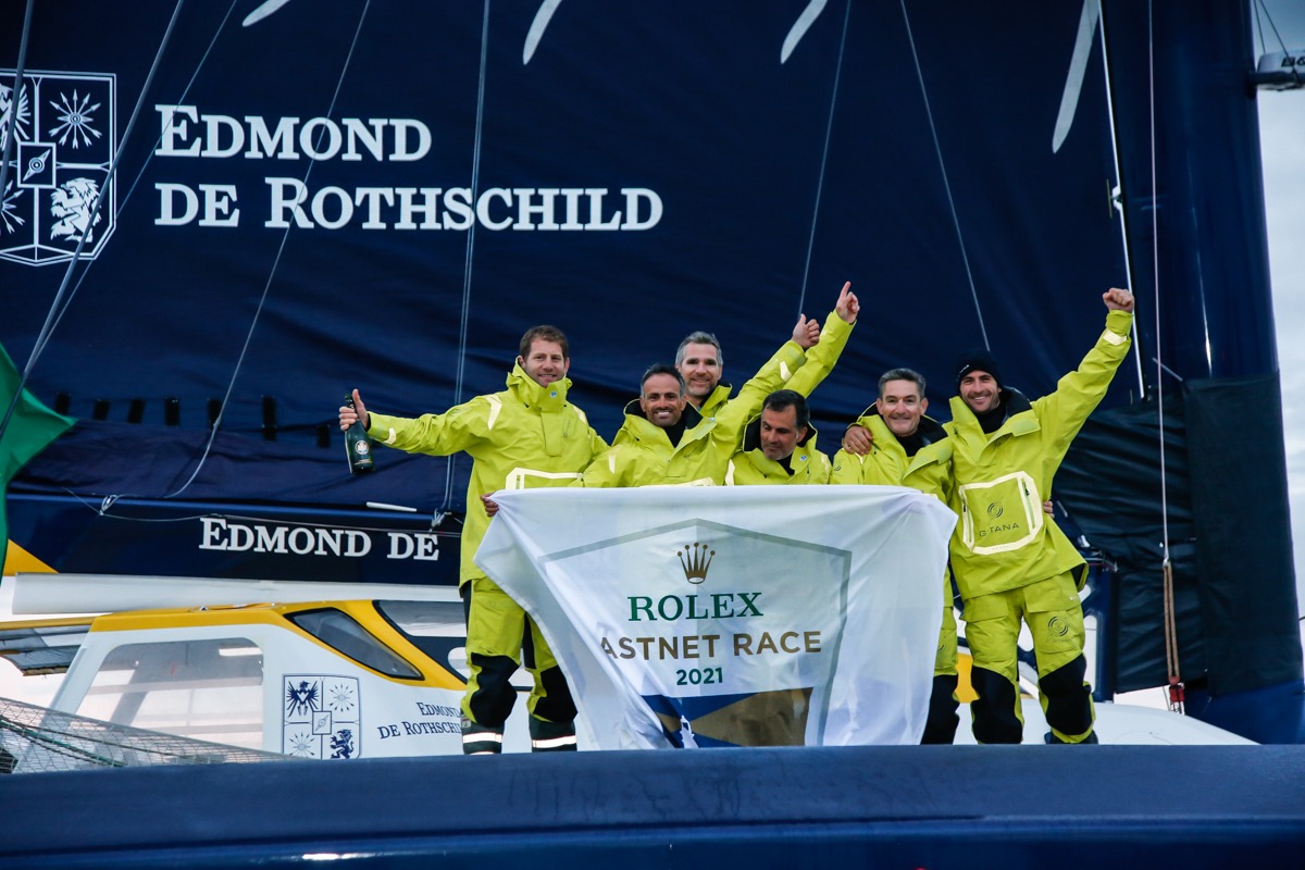 The Maxi Edmond de Rothschild crew celebrate their latest victory. © Paul Wyeth/pwpictures.com